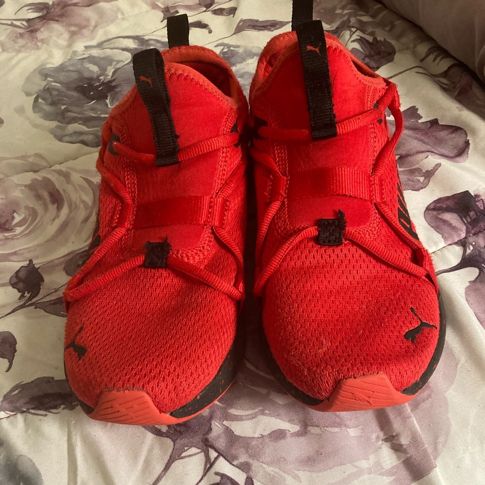 Pumas Boys size 7 us